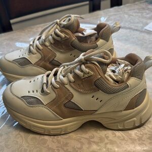 Cream and Tan tenis Strike Chunky Sneakers for Women size 8
